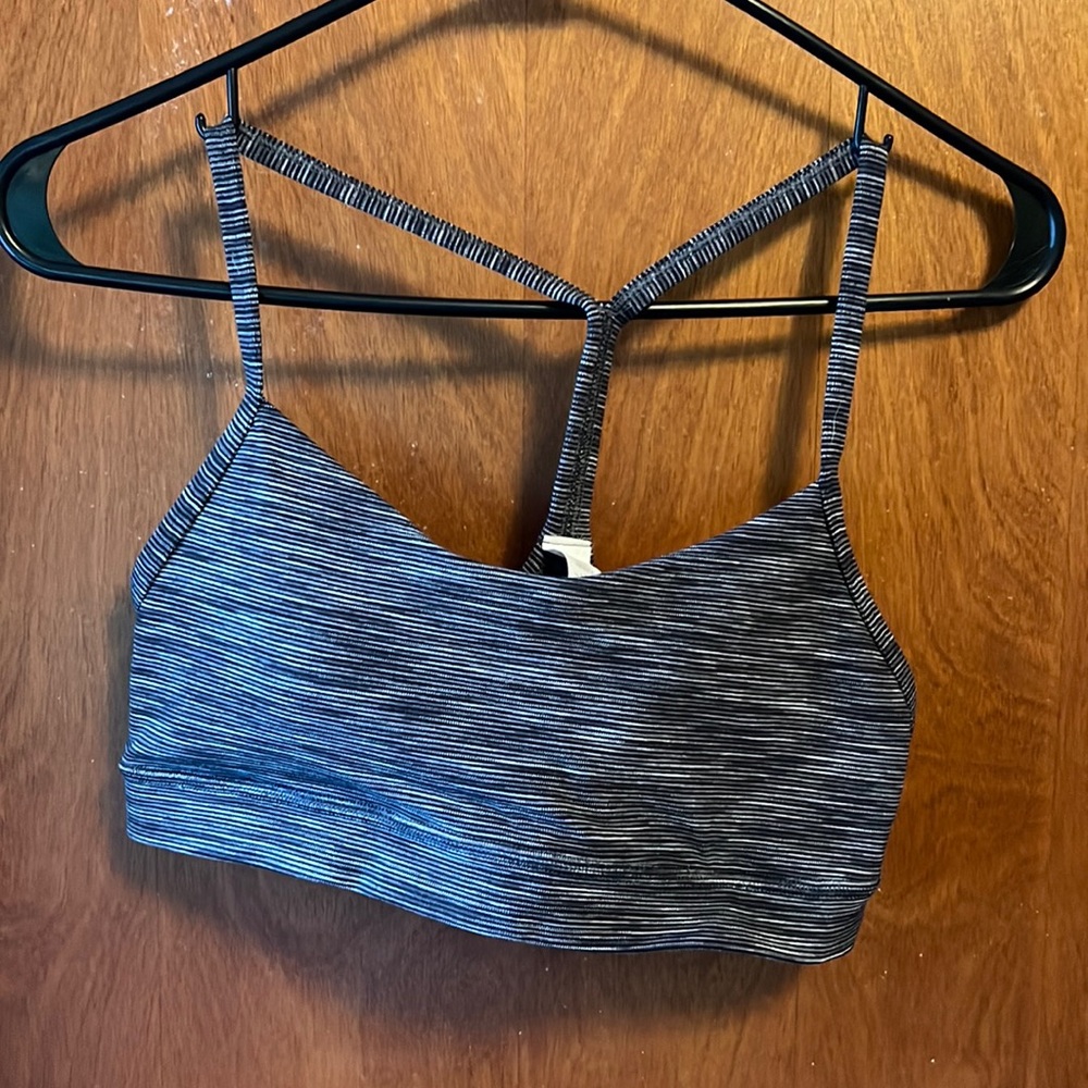 Lululemon Size 8 Flowy Y sports bra